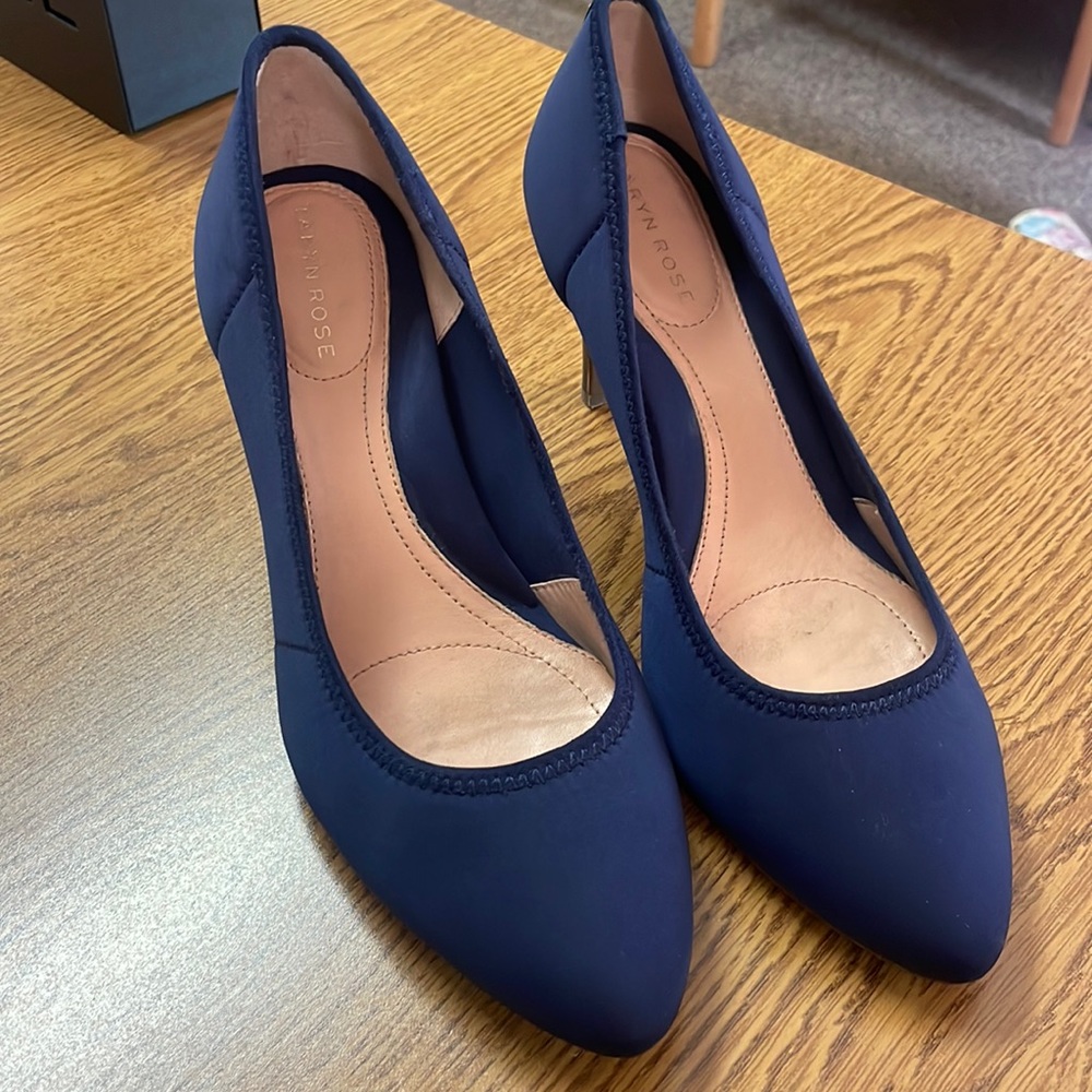 Taryn Rose navy blue heel